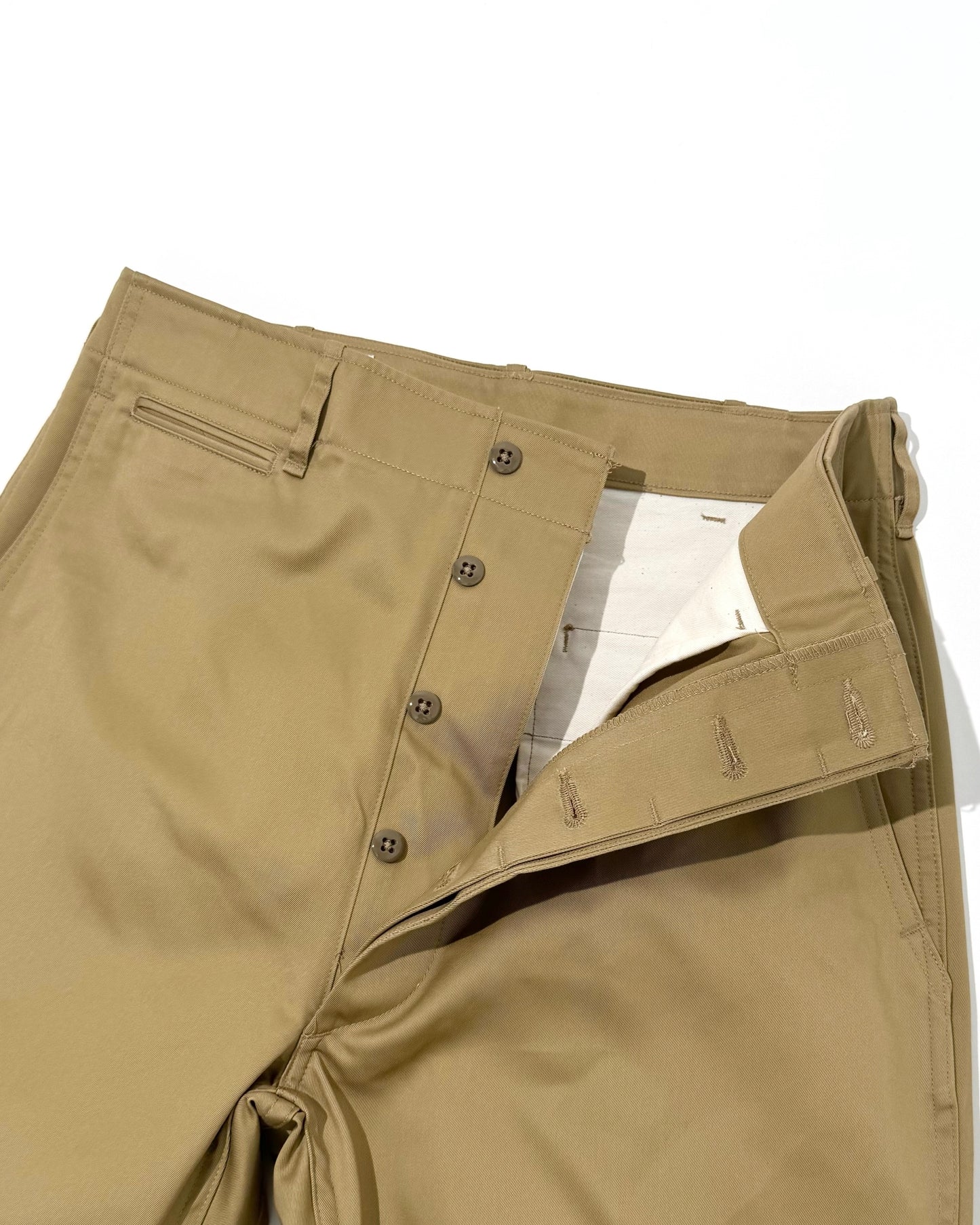 CHINO SHORTS / BEIGE