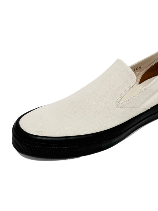 WAKOUWA SLIP ON/BLACK SOLE