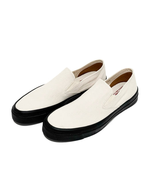WAKOUWA SLIP ON/BLACK SOLE