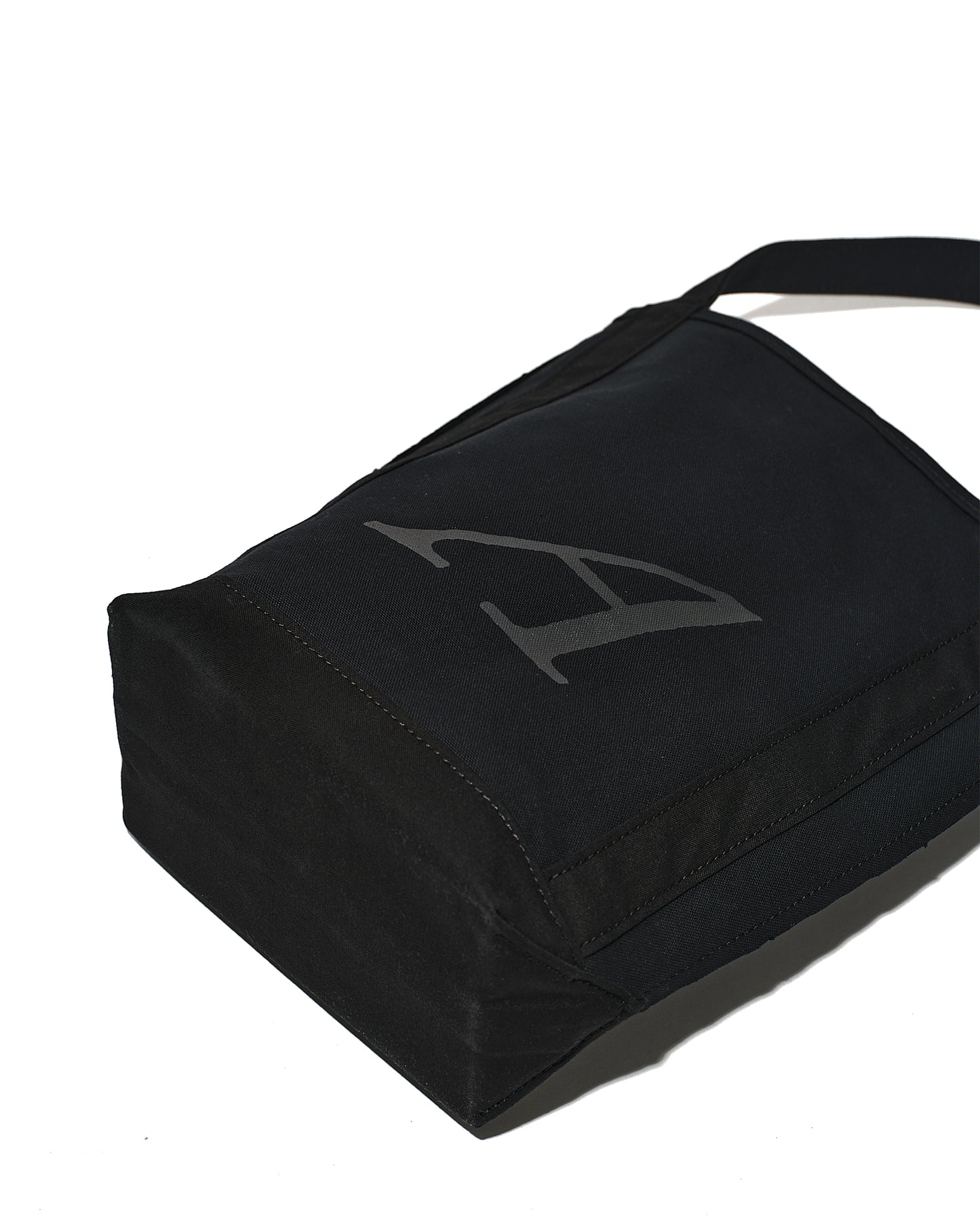 BAGUETTE TOTE by TEMBEA