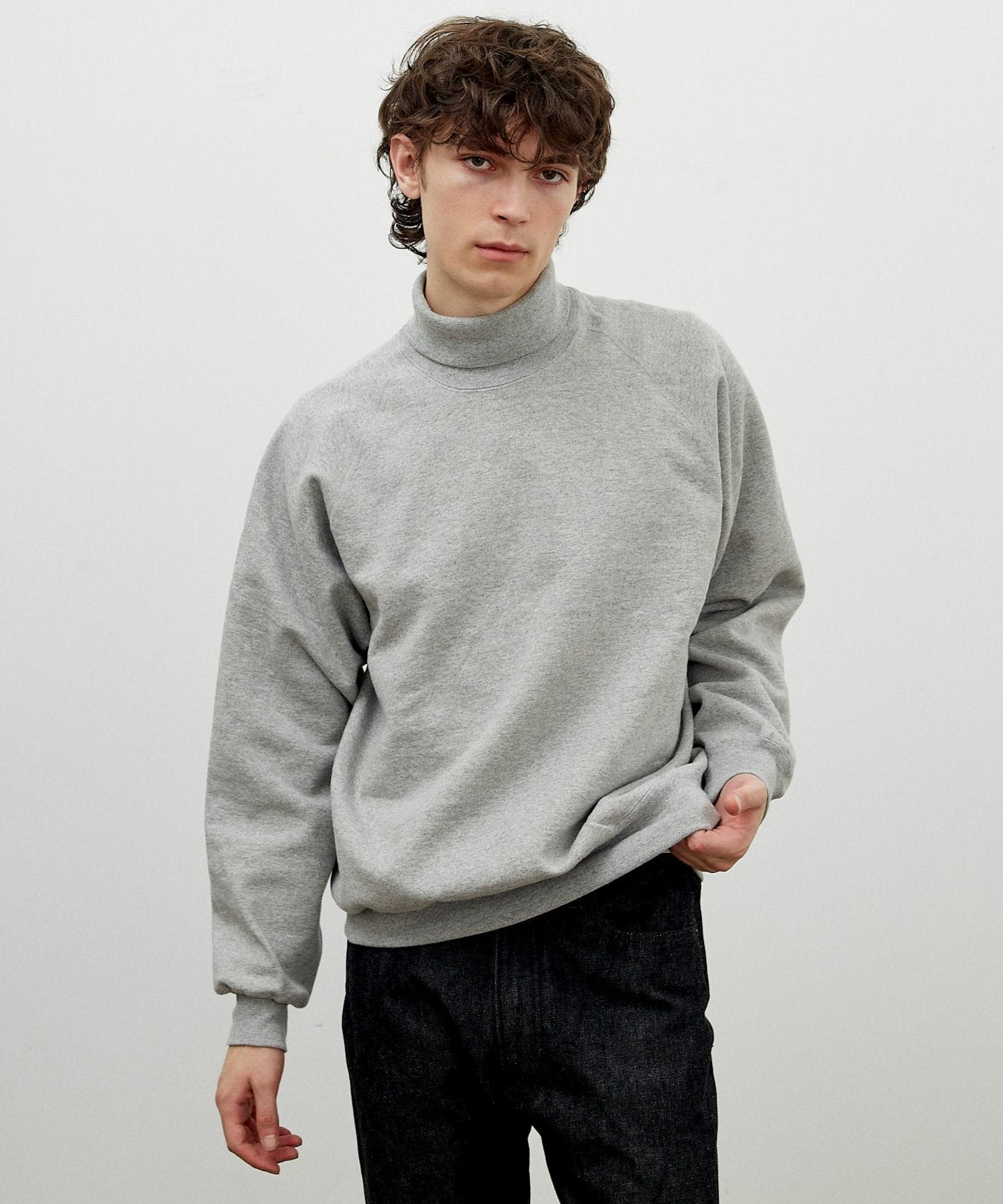 SWEAT RAGLAN TURTLE NECK GREY