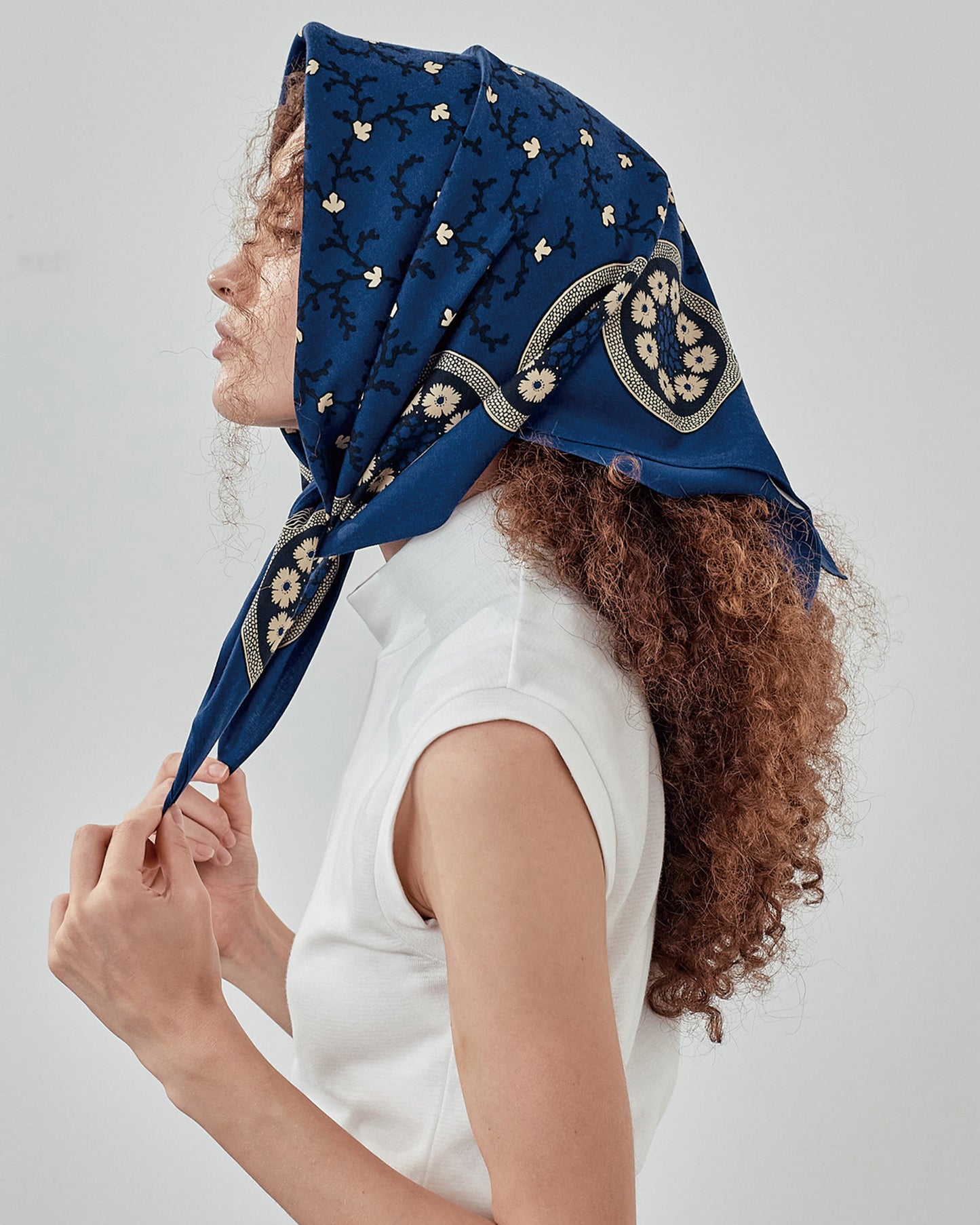SIX PETAL FLOWER SCARF